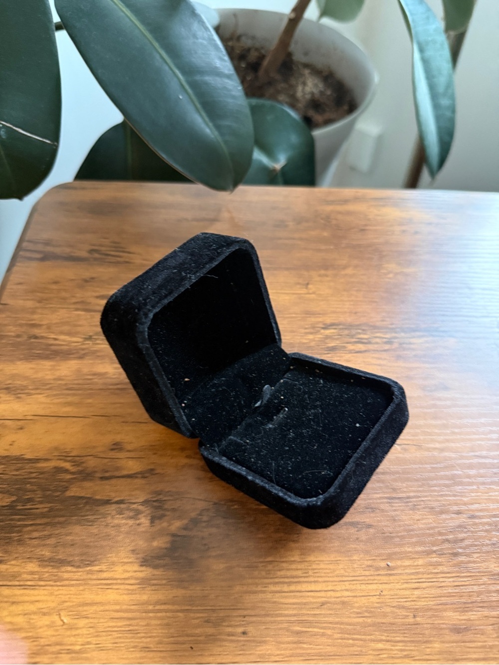 Black Velvet Jewelry Ring Box